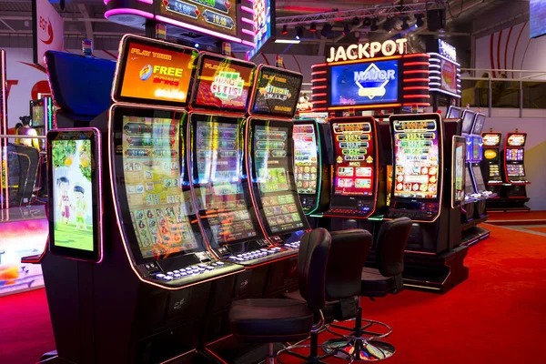 20 toto mobile app interface showing sportsbook and casino options